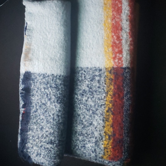 NWT Steve Madden Plaid Blanket Scarf Blue Grey White Yellow Holiday Scarf - Picture 14 of 16